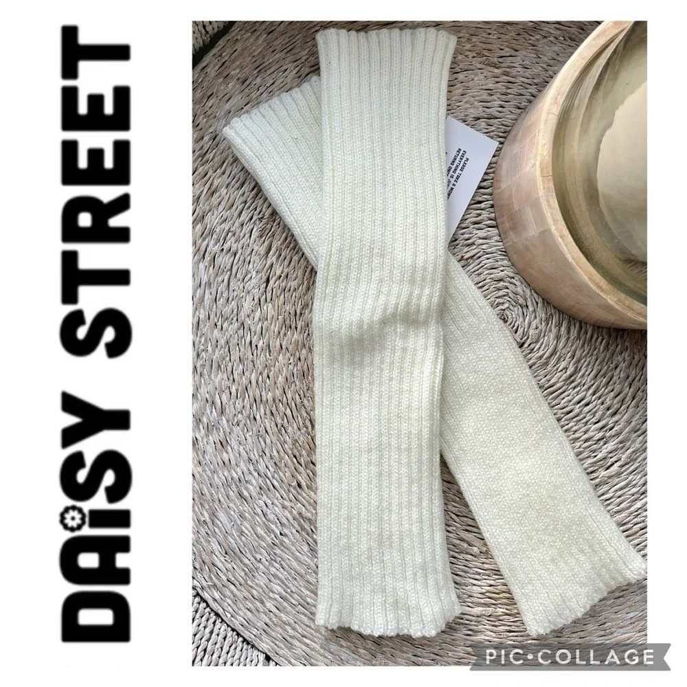 NEW DAISY STREET BUTTON KNIT LEG WARMERS CREAM-NEUTRAL INCLUDES FREE BONUS✨